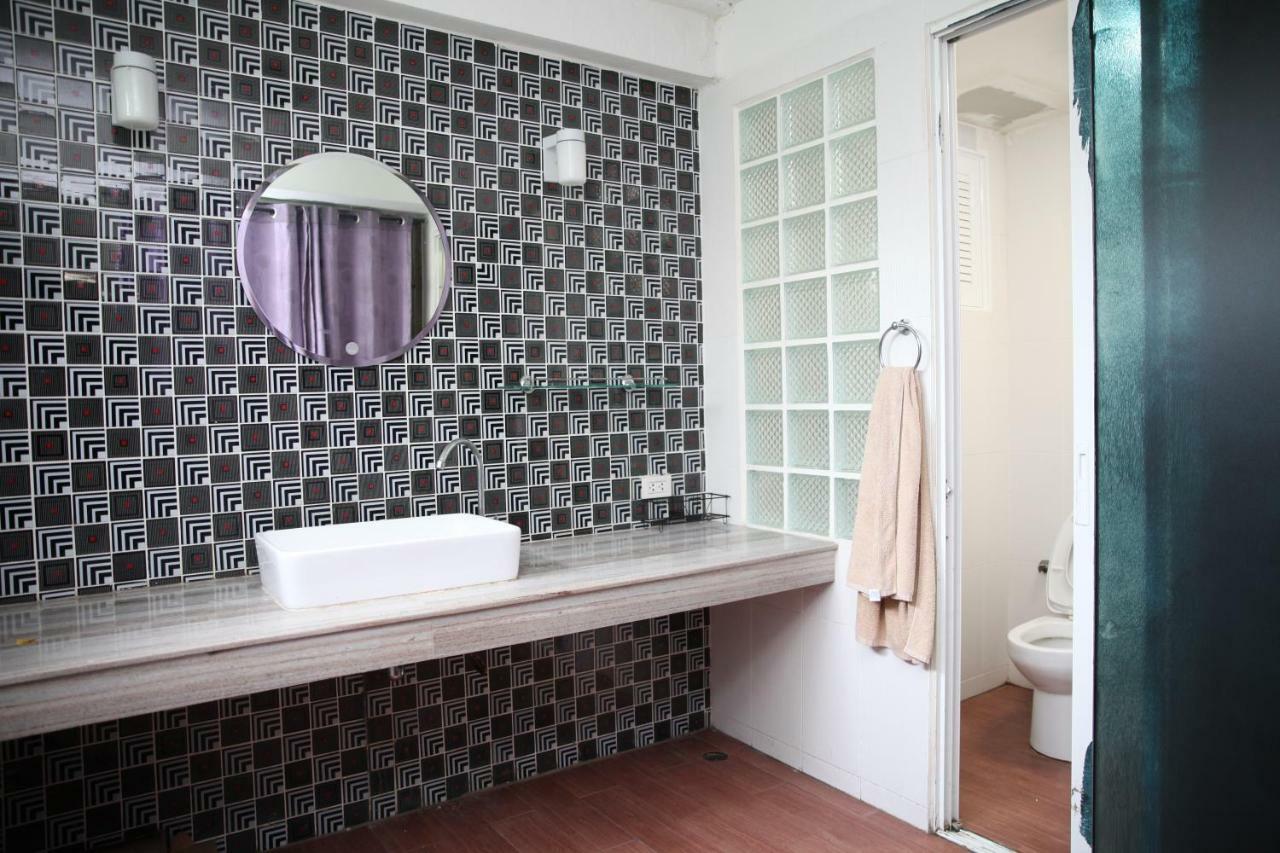 Interpartie Hotel (Adults Only) Bangkok Dış mekan fotoğraf