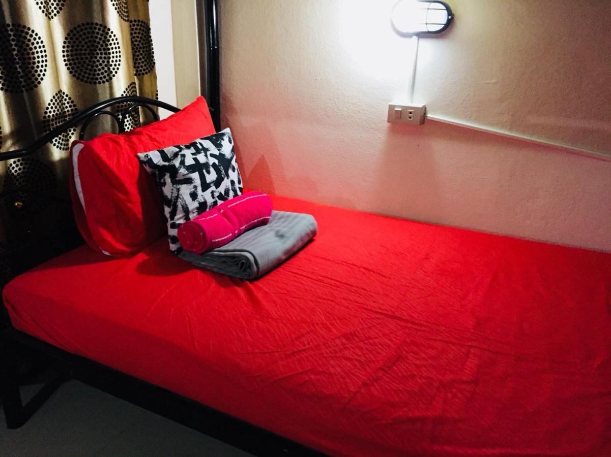 Interpartie Hotel (Adults Only) Bangkok Oda fotoğraf